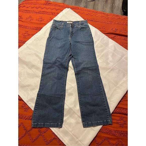 Levi's 512 perfectly slimming boot cut. Size 6 medium. ￼ - Picture 2 of 9